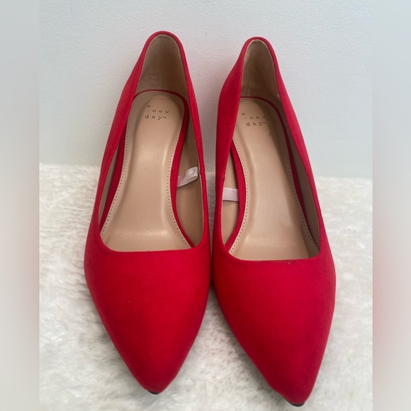 A NEW DAY Women's Red Faux Suede Heels - Size 9 - EUC - Picture 5 of 9
